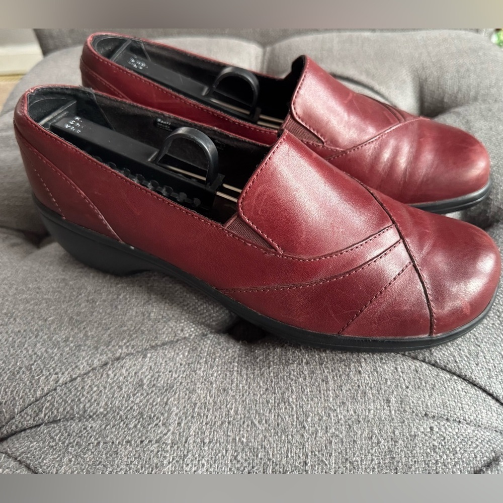Clarks 84631 Womens Burgundy Leather Slip on Loafers Size 7.5M